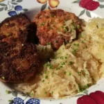 Kaspressknödel mit Sauerkraut und Schnittlauch